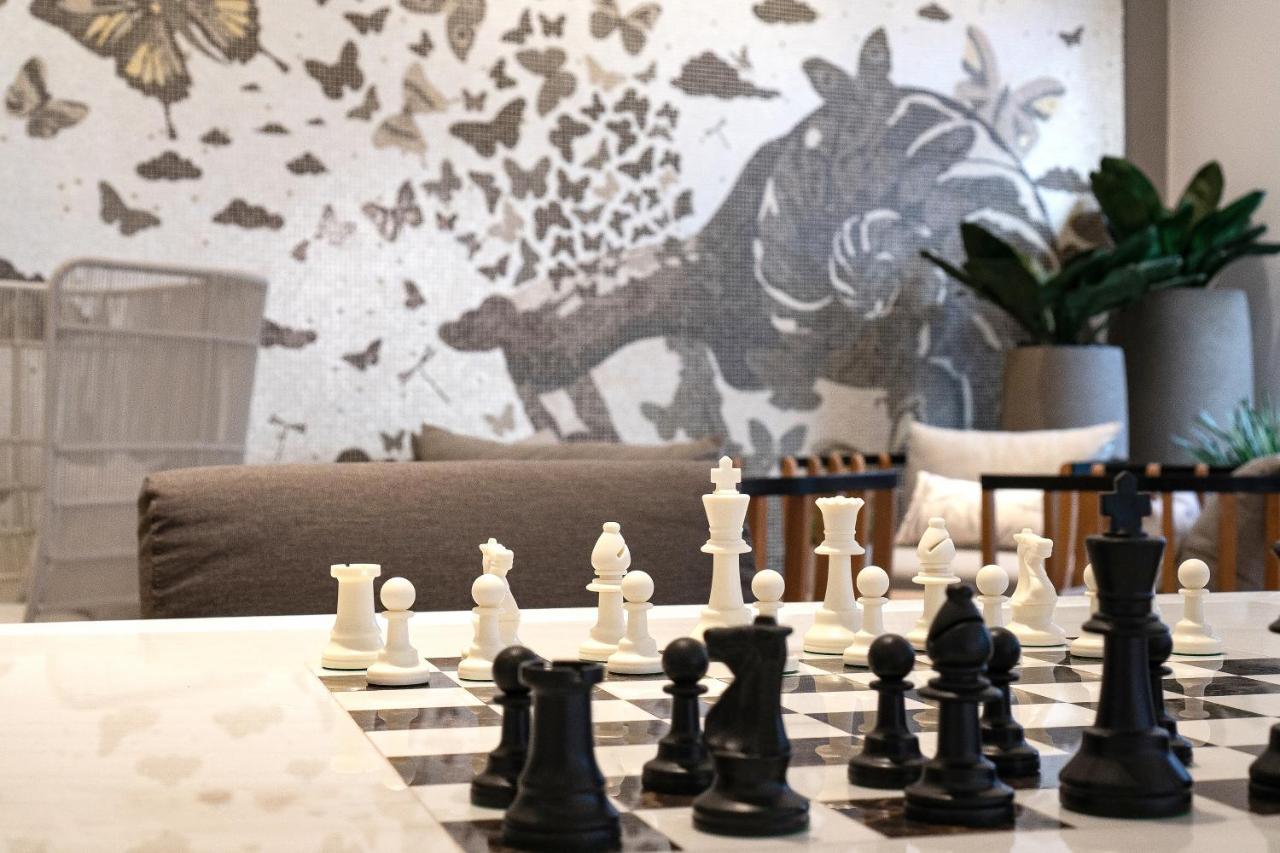 Silq Hotel & Residence, Managed By The Ascott Limited بانكوك المظهر الخارجي الصورة Chess pieces