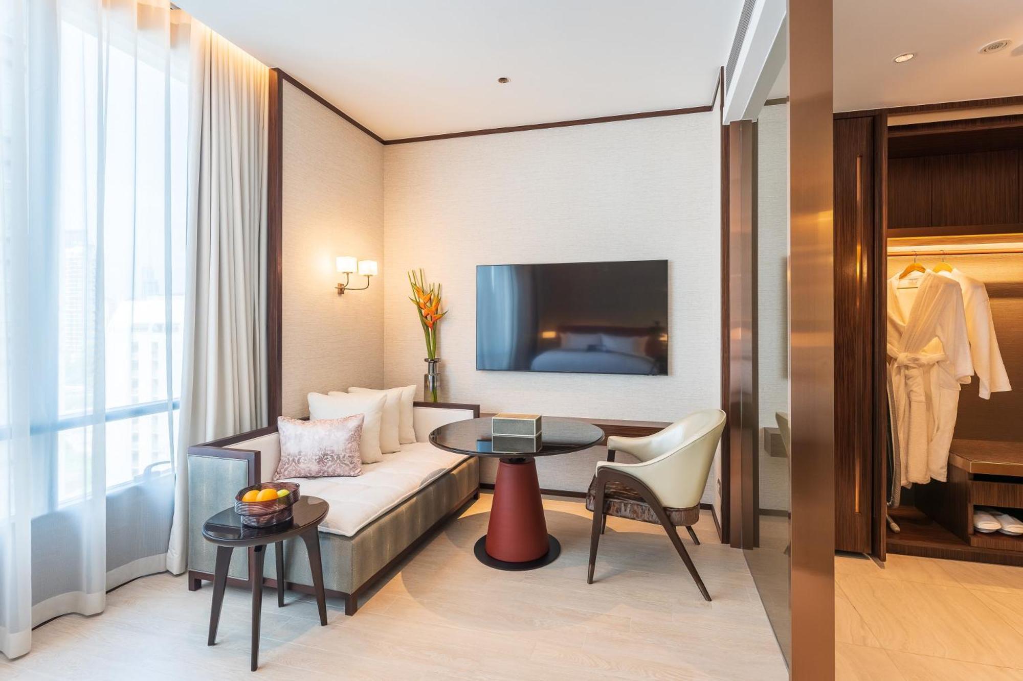 Silq Hotel & Residence, Managed By The Ascott Limited بانكوك الغرفة الصورة A suite at the hotel