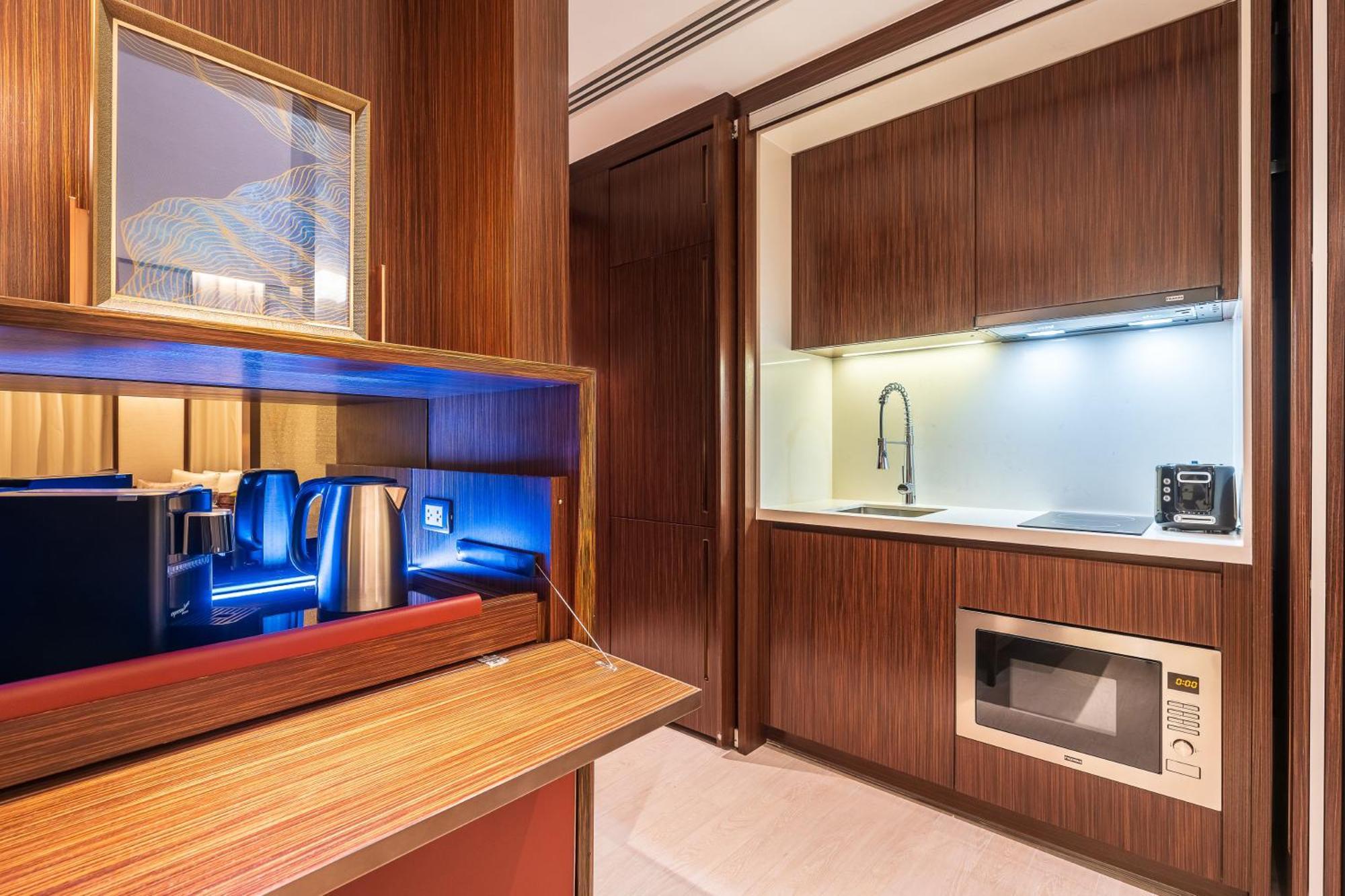Silq Hotel & Residence, Managed By The Ascott Limited بانكوك الغرفة الصورة Kitchenette