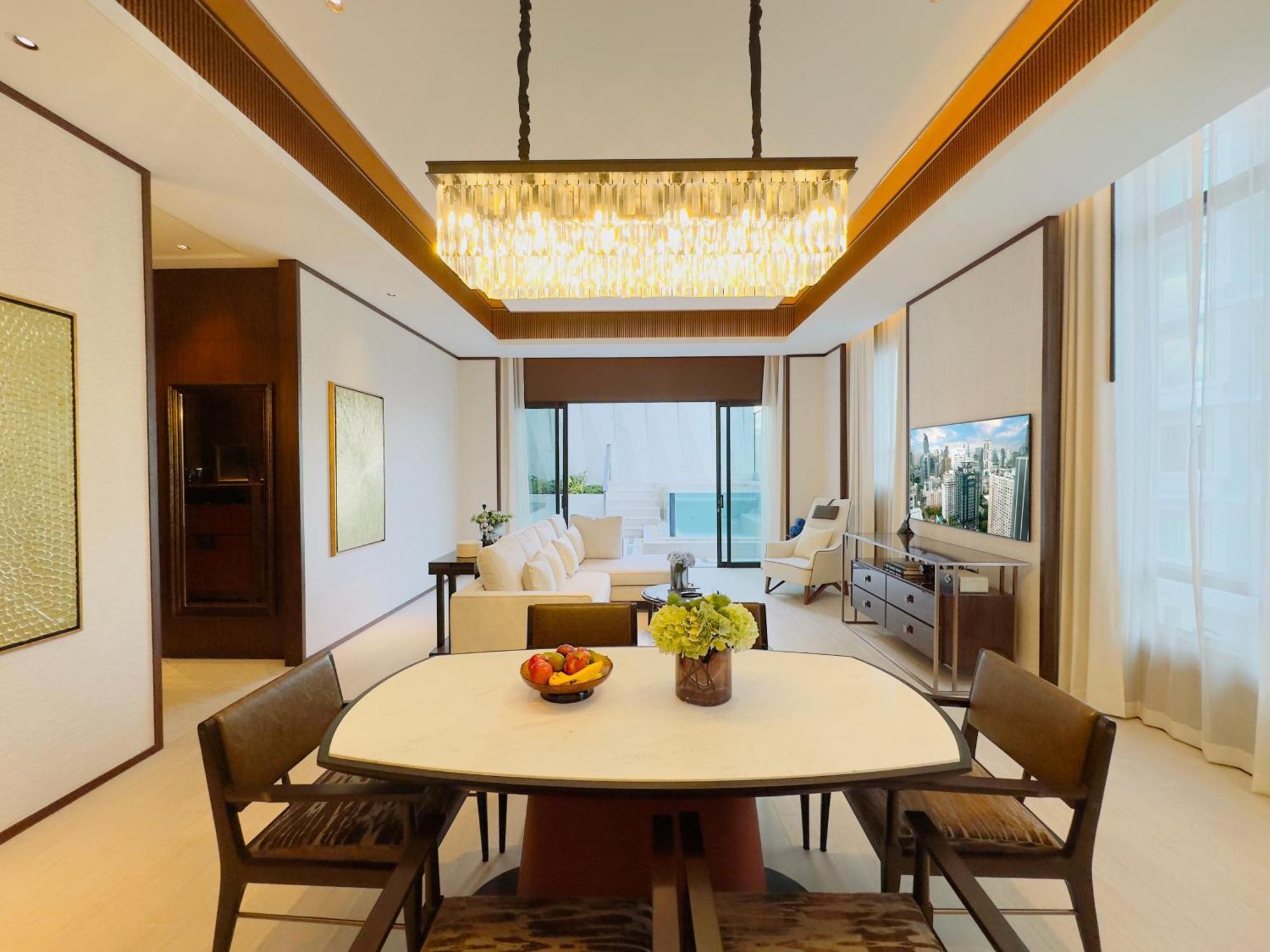 Silq Hotel & Residence, Managed By The Ascott Limited بانكوك الغرفة الصورة A suite at the Ritz-Carlton, Maldives