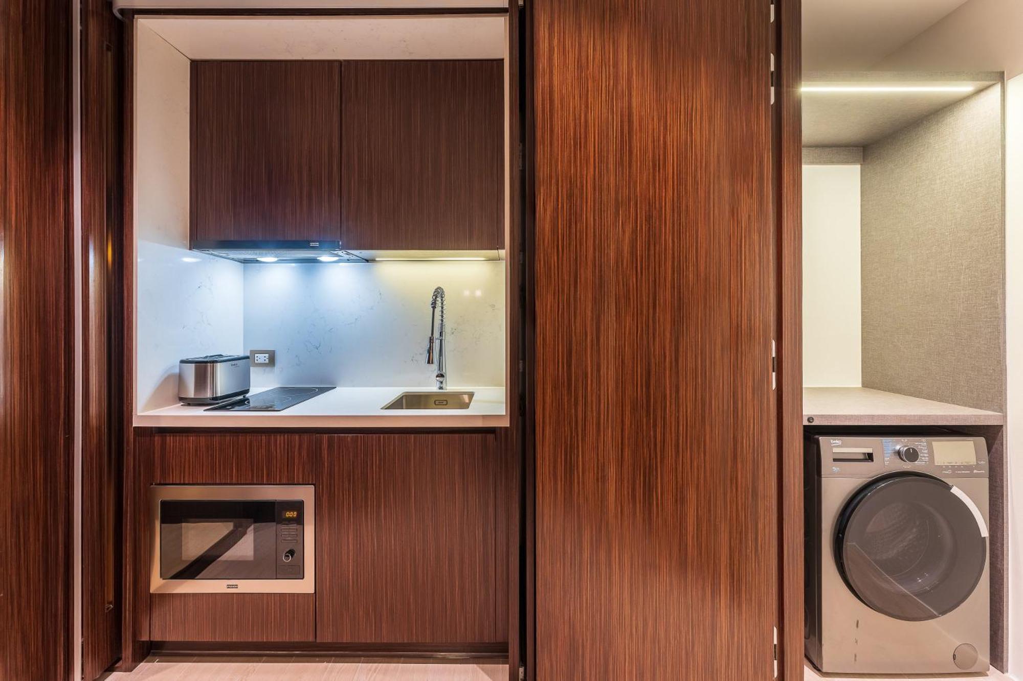 Silq Hotel & Residence, Managed By The Ascott Limited بانكوك الغرفة الصورة A kitchen in a serviced apartment